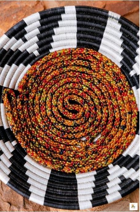 Bowl basket with beads